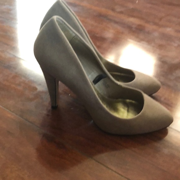 Heels - Picture 2 of 4